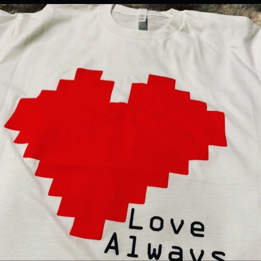 Love always wins Unisex Tshirt NWT